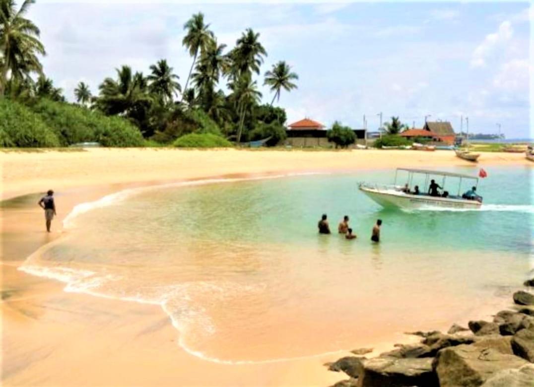 Sea Shell Villa Hikkaduwa 2 Separate Cabanas Ocean Front Villa Exterior photo