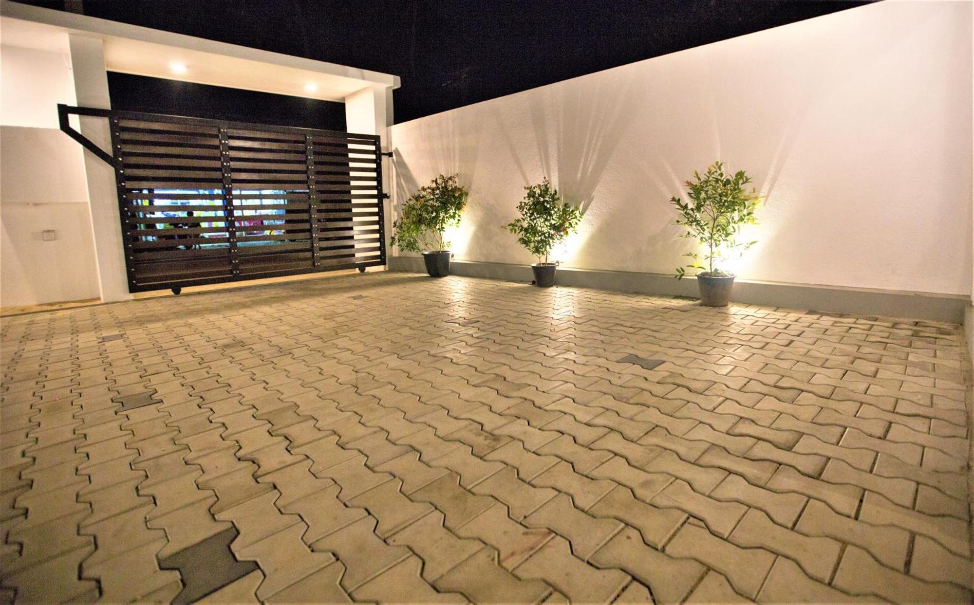 Sea Shell Villa Hikkaduwa 2 Separate Cabanas Ocean Front Villa Exterior photo