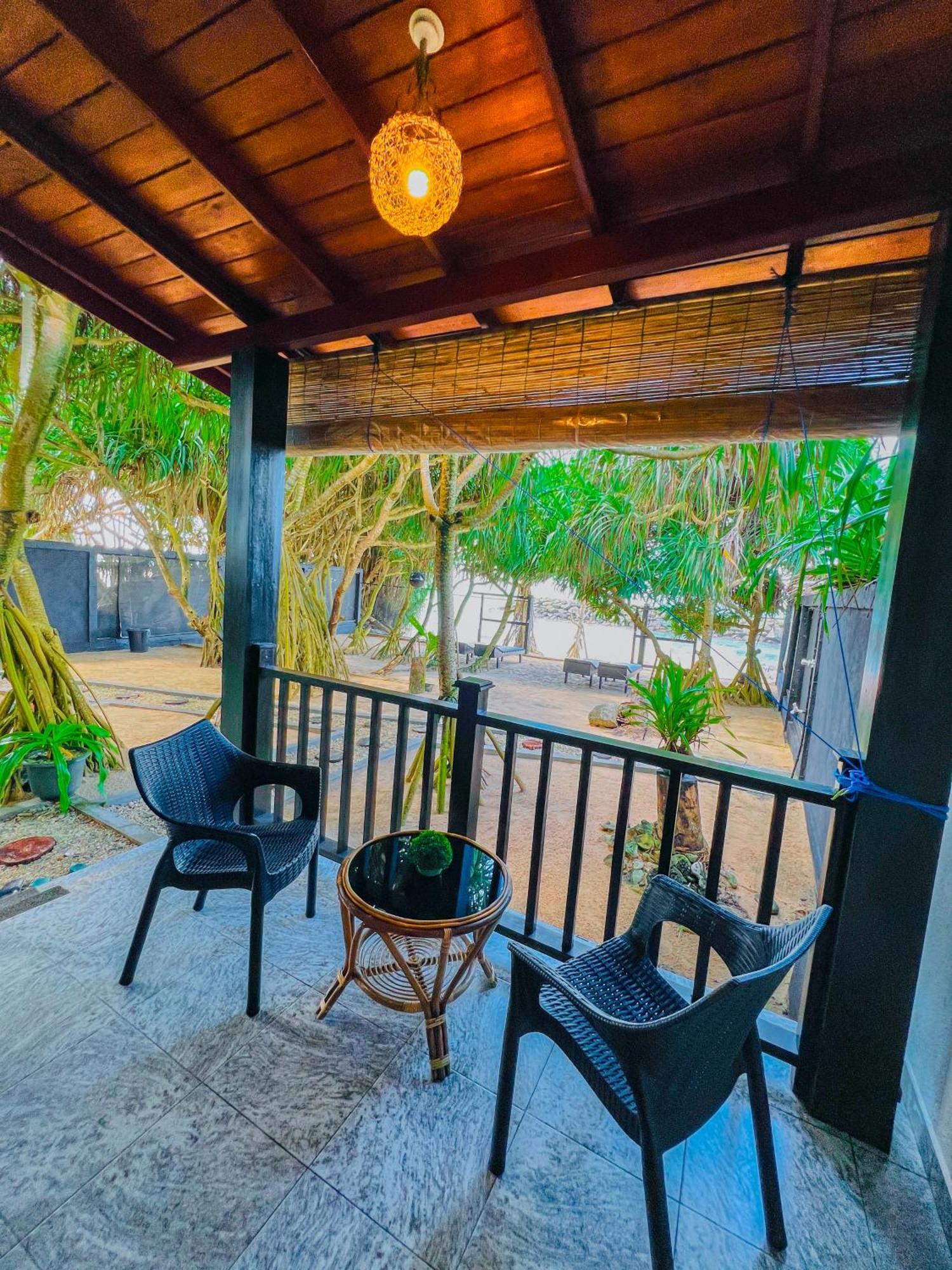 Sea Shell Villa Hikkaduwa 2 Separate Cabanas Ocean Front Villa Exterior photo